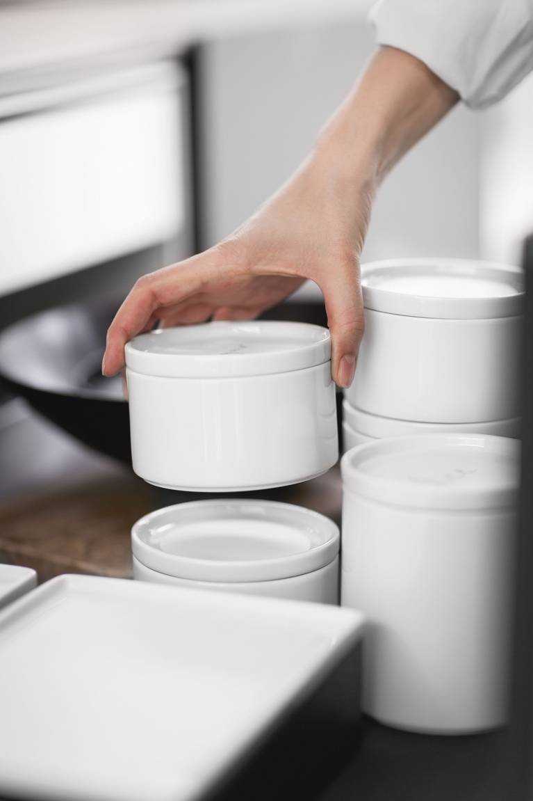 Stackable porcelain containers by SieMatic optimize storage in the kitchen